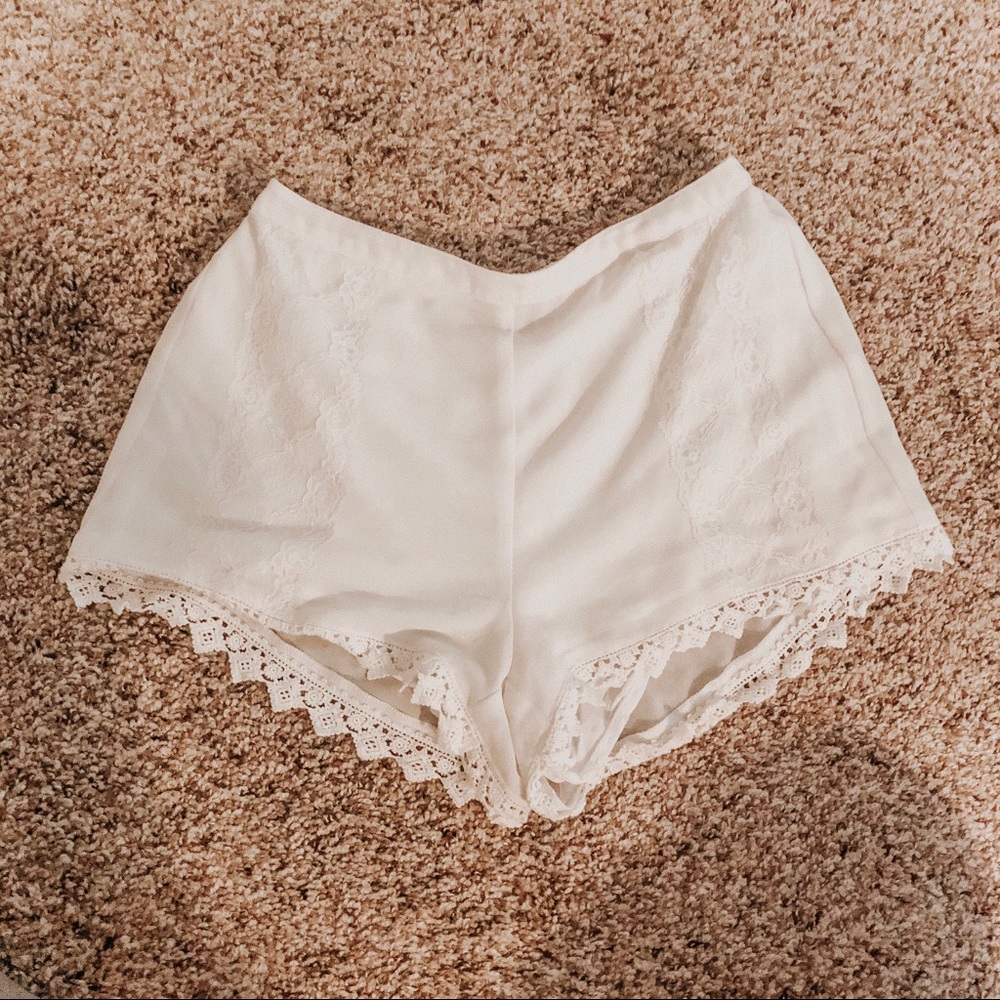 Kendall and Kylie white lace shorts